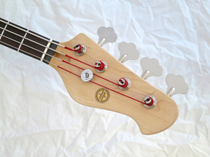 Amfisound Raudus Bass – headstock